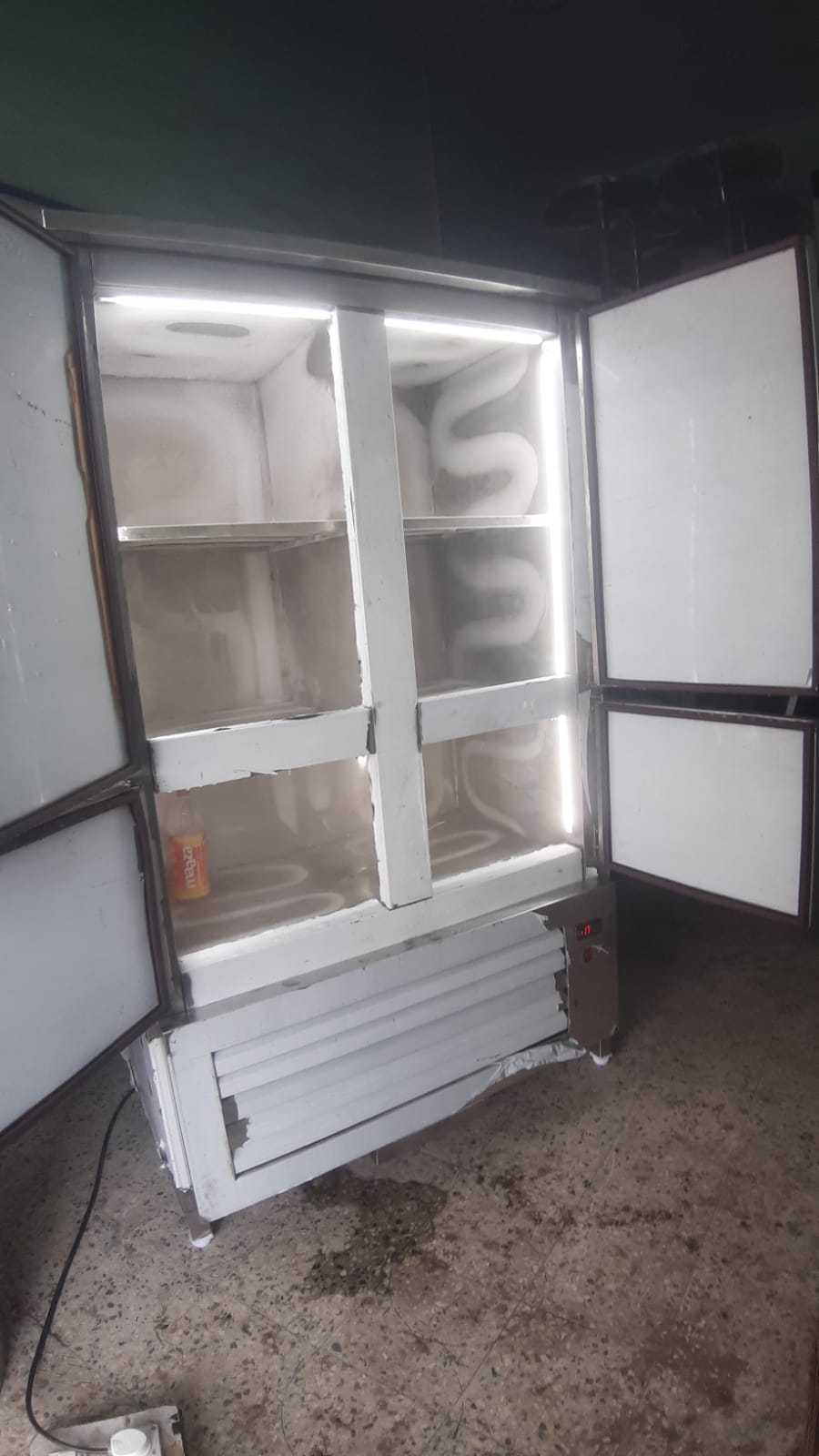 WhatsApp Image 2026-07-28 at 8.13.54 AM (1) Beer bar table top and vertical freezer - Image 1